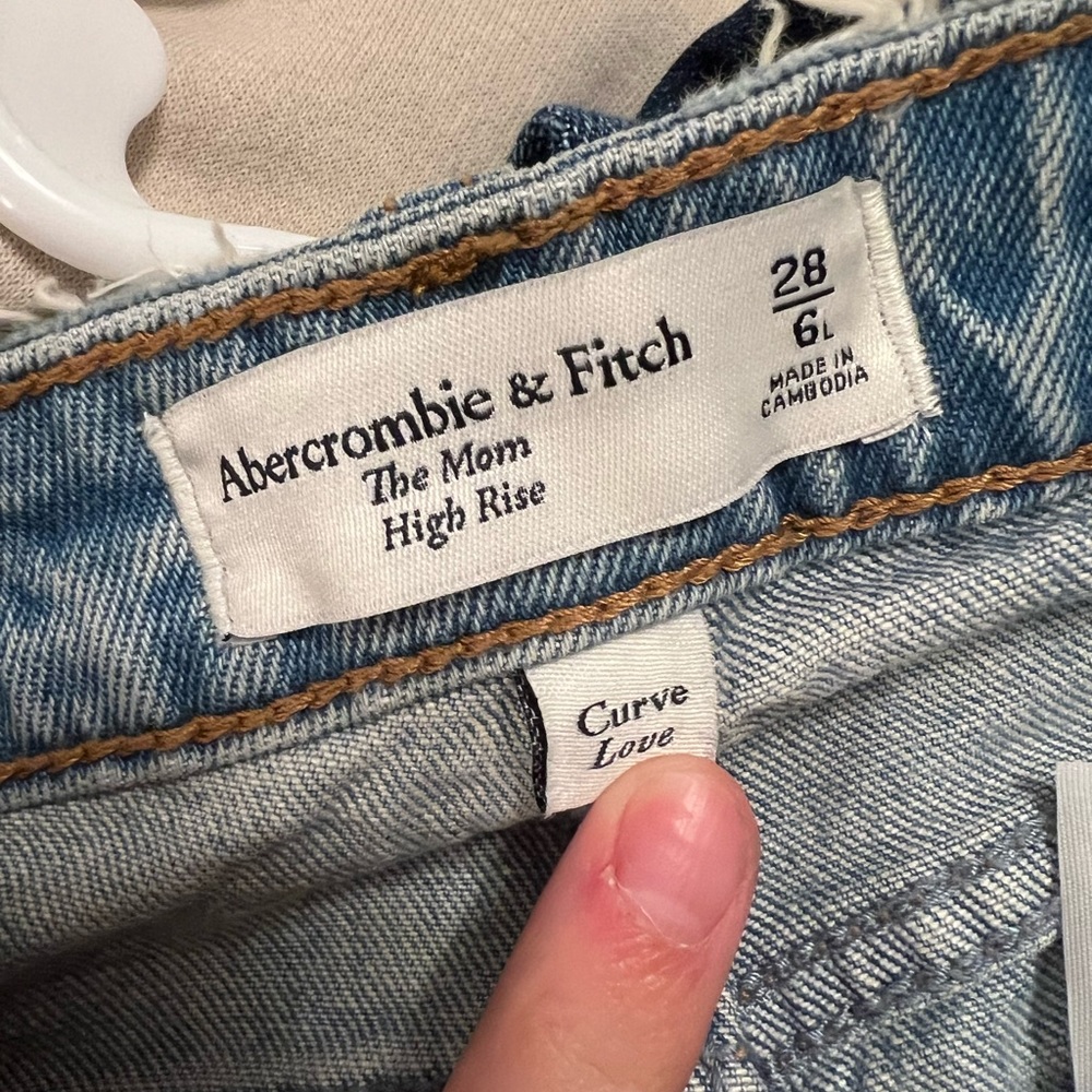 ABERCROMBIE MOM HIGH RISE JEANS (CURVE LOVE)